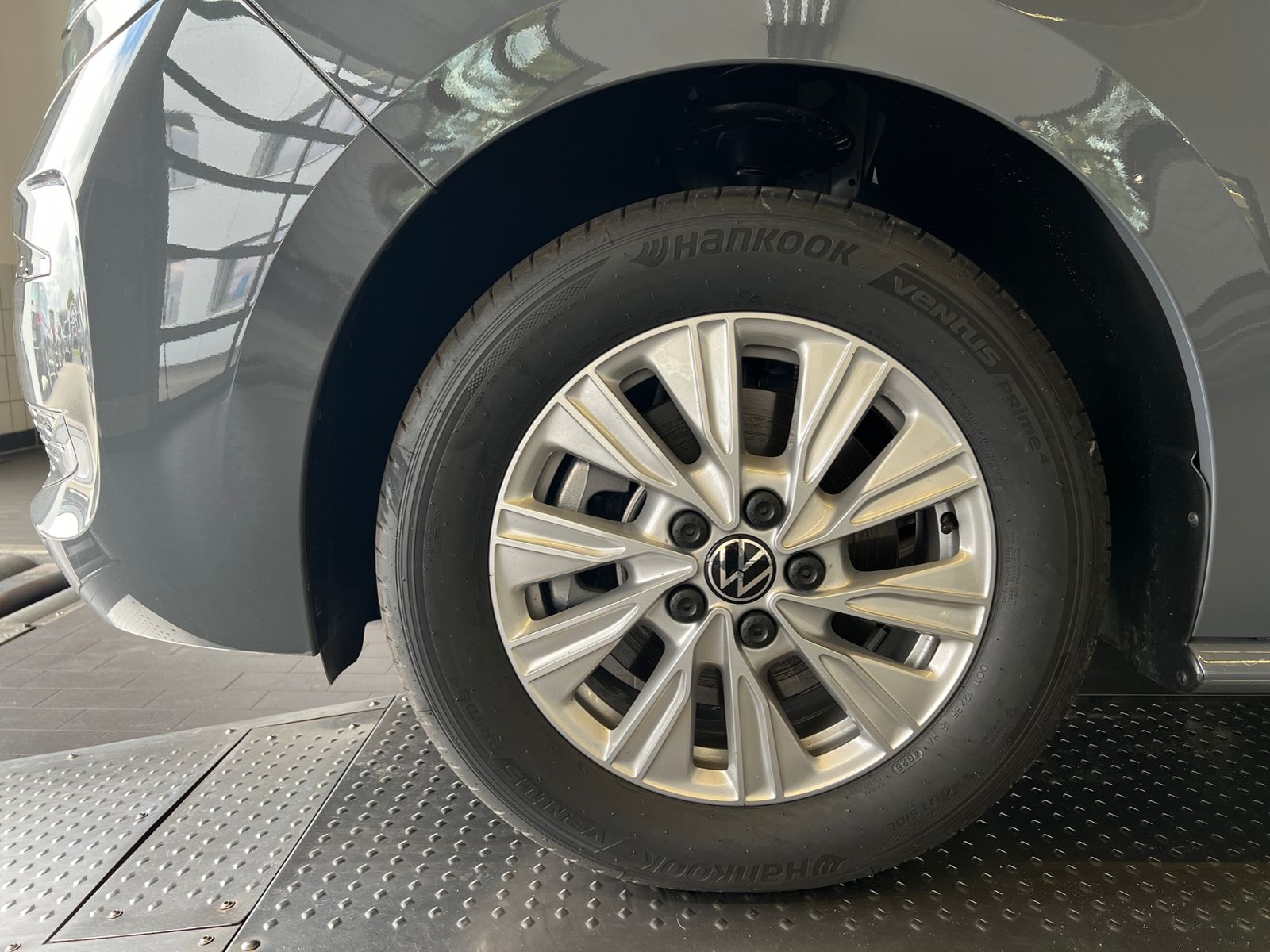 Fahrzeugabbildung Volkswagen Multivan T7 Life 1.5 TSI eHybrid 4MOTION DSG *AH