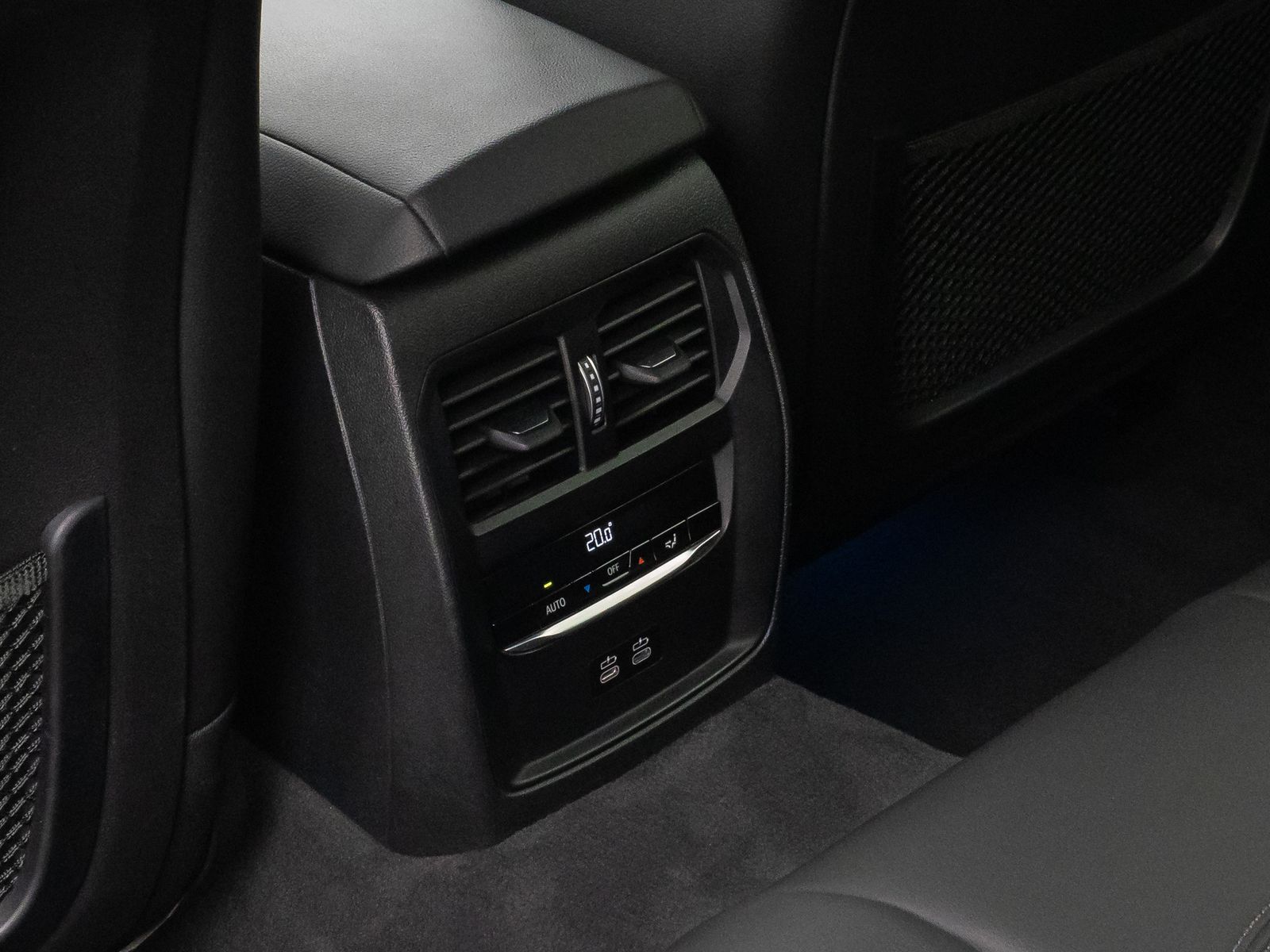 Fahrzeugabbildung BMW 320e  Sport Line DAB HiFi CockPitPro PDC Alarm