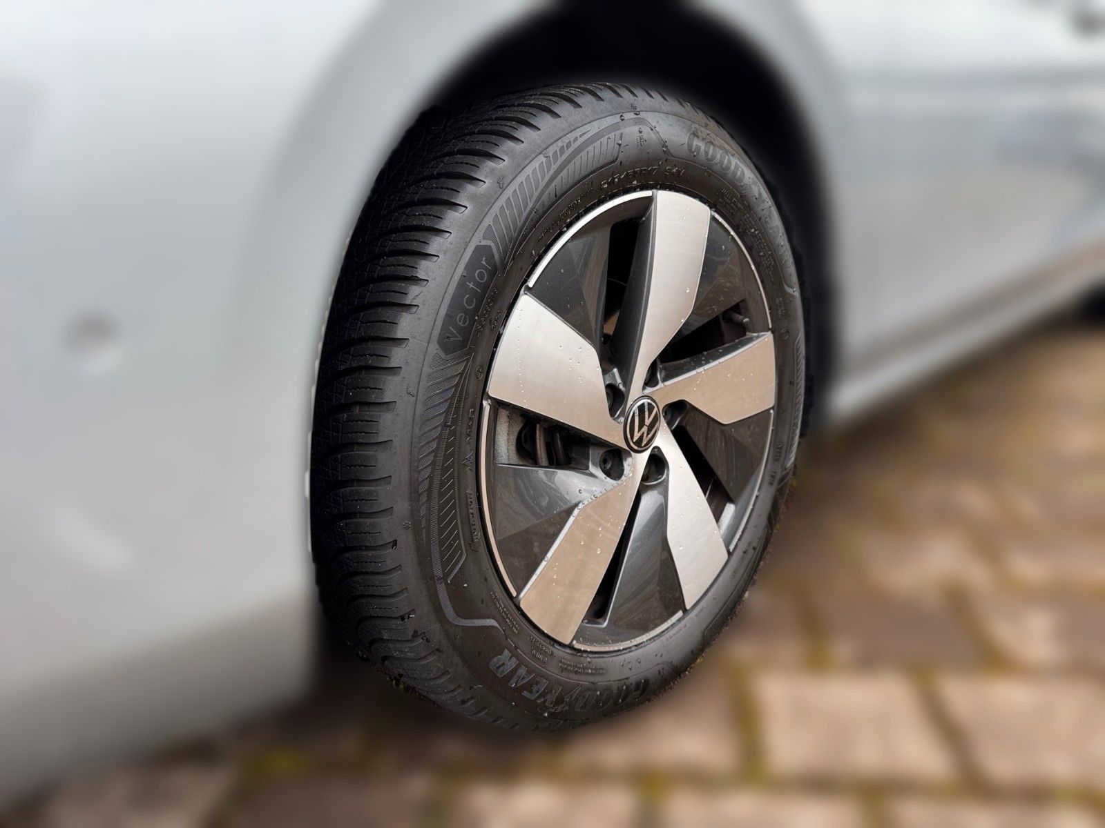 Fahrzeugabbildung Volkswagen Passat Variant 1.5 eTSI Business
