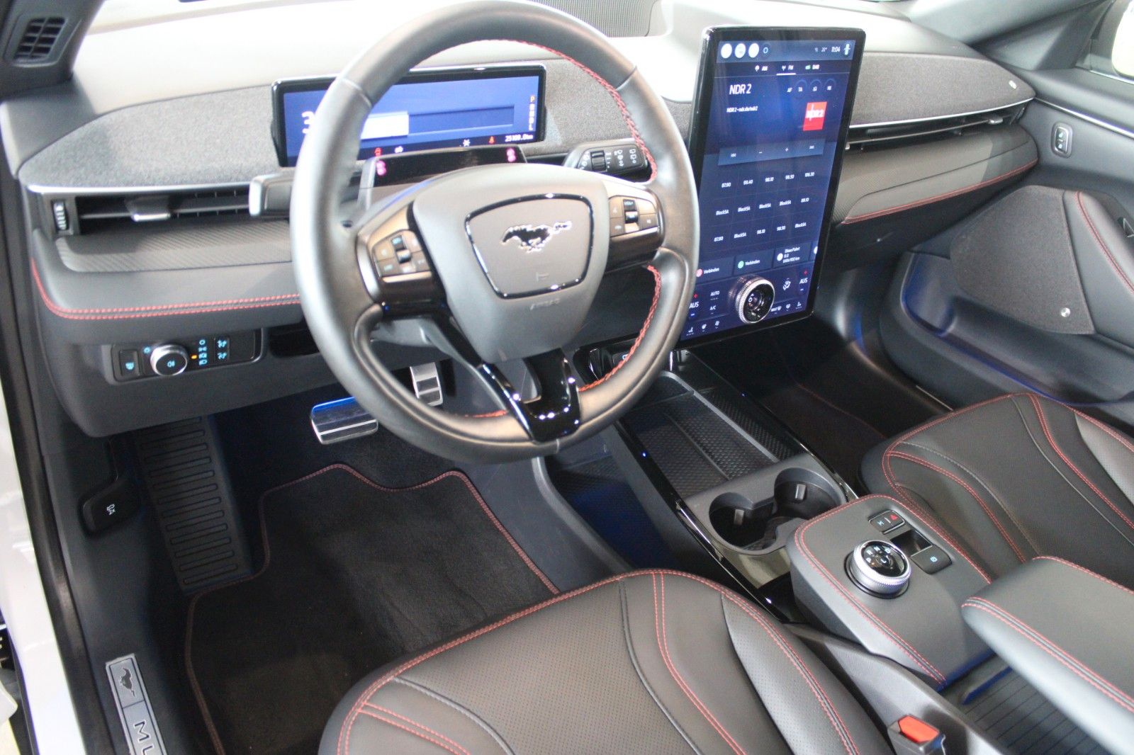 Fahrzeugabbildung Ford Mustang Mach-E AWD 76 kWh Top Ausstattung