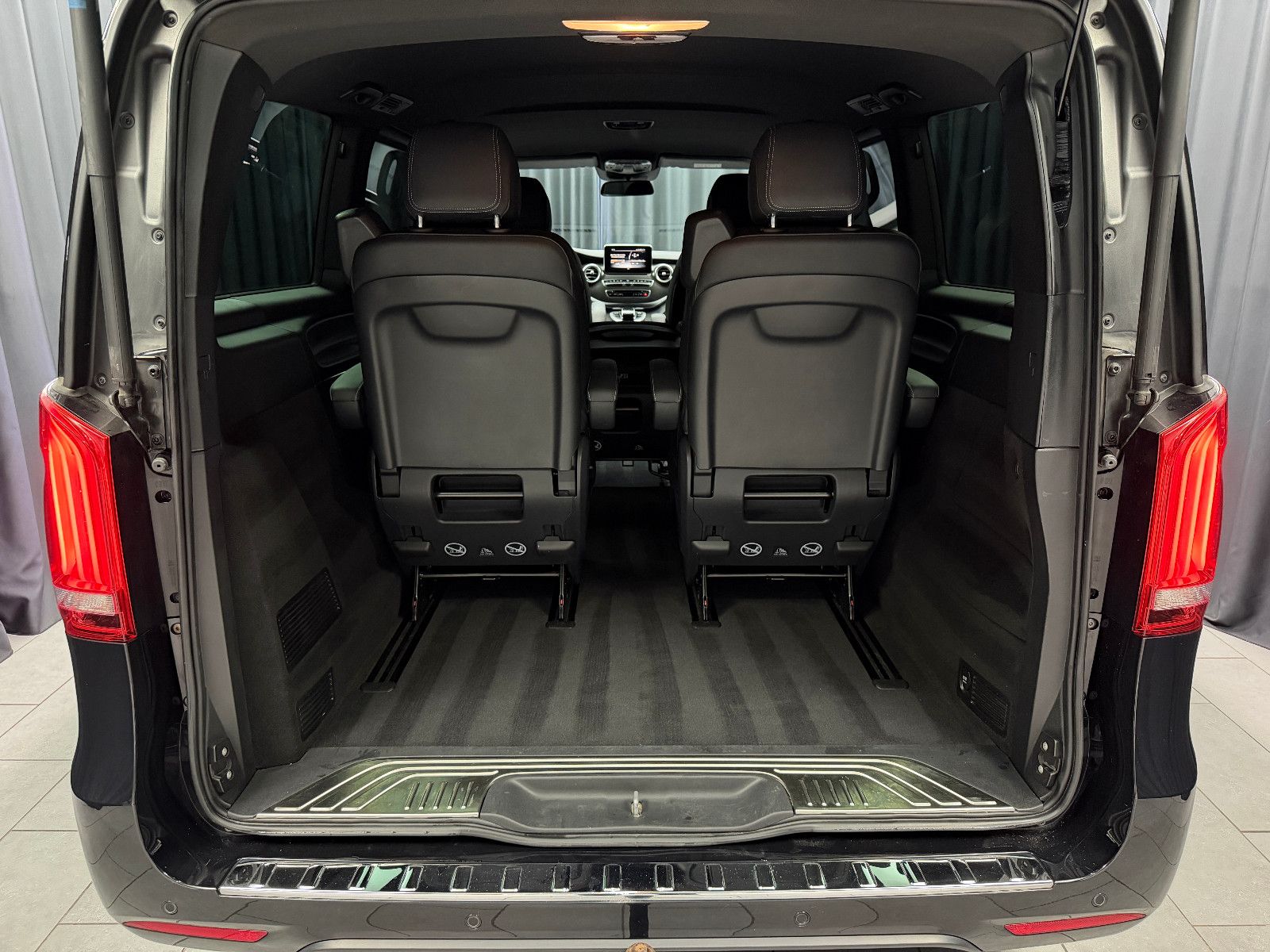 Fahrzeugabbildung Mercedes-Benz V 250d AVANTGARDE AMG EDITION lang|360°|AHK|LEDE
