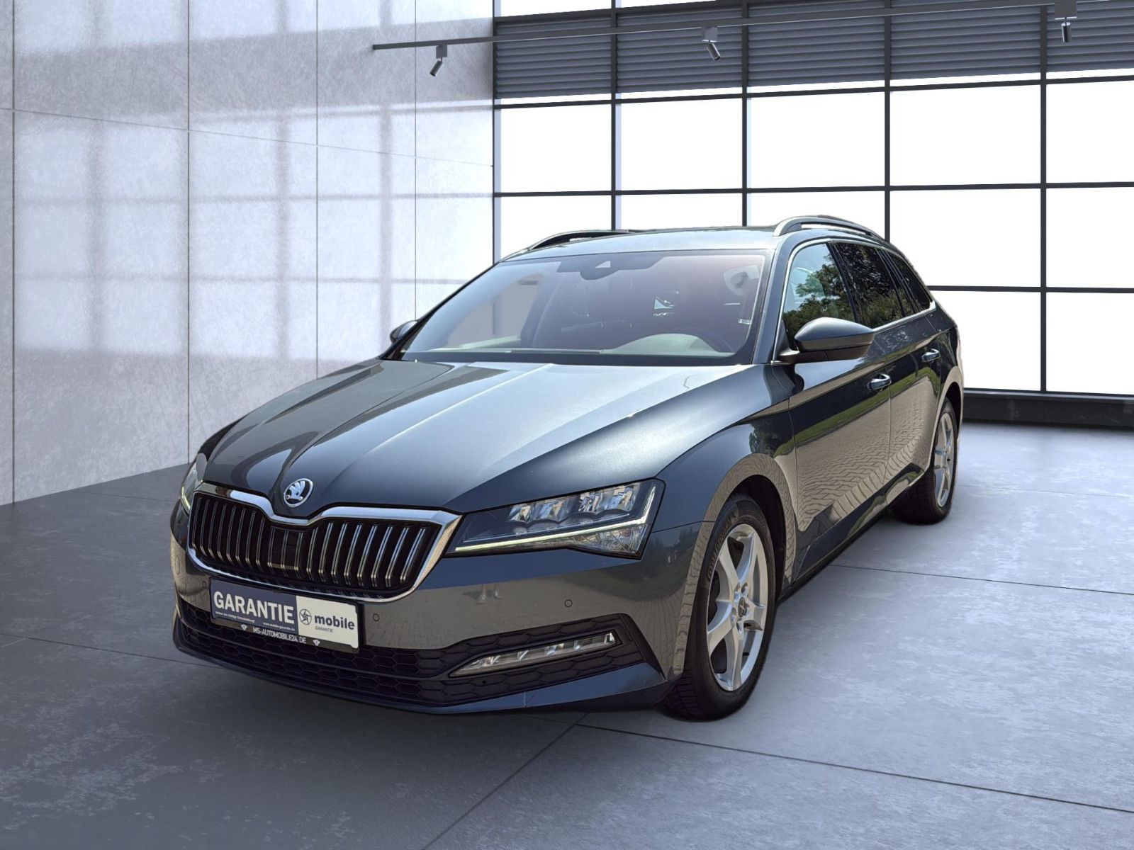 Fahrzeugabbildung SKODA Superb Combi 2.0 TDI / unfallfrei /AHK