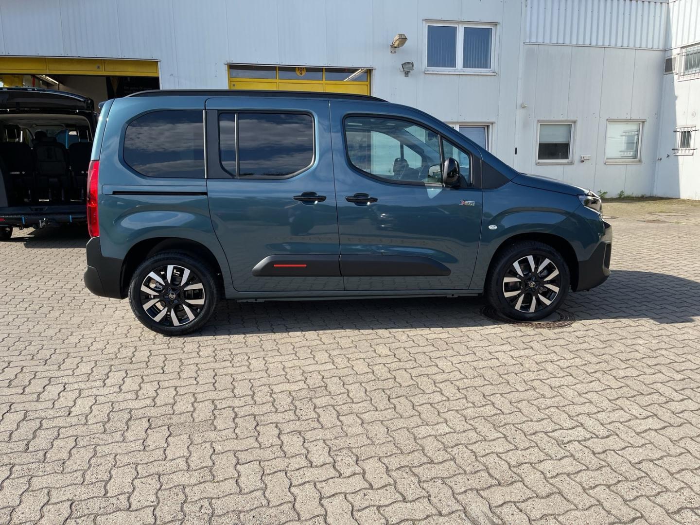 Citroën Berlingo MAX 1.5D Holiday + XTR-Paket Techno-Plu