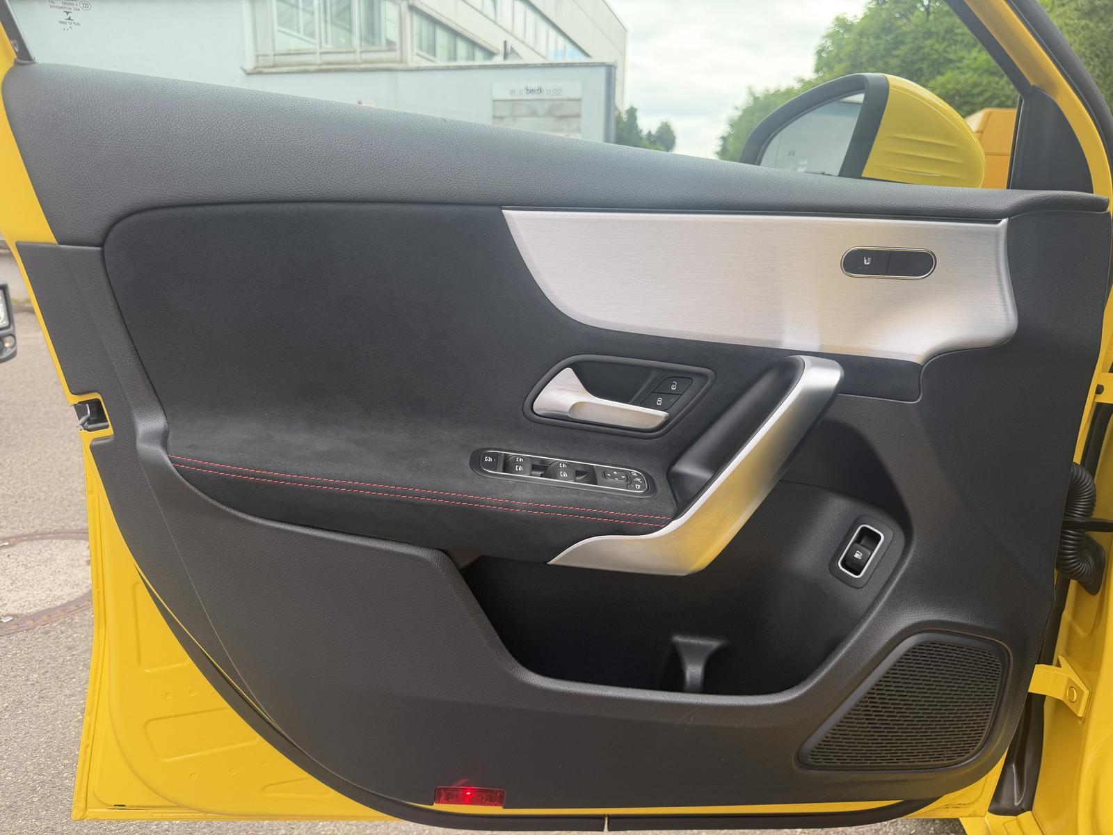 Mercedes-Benz A 250 e AMG LED MBUX Distronic Pano Kamera-360°