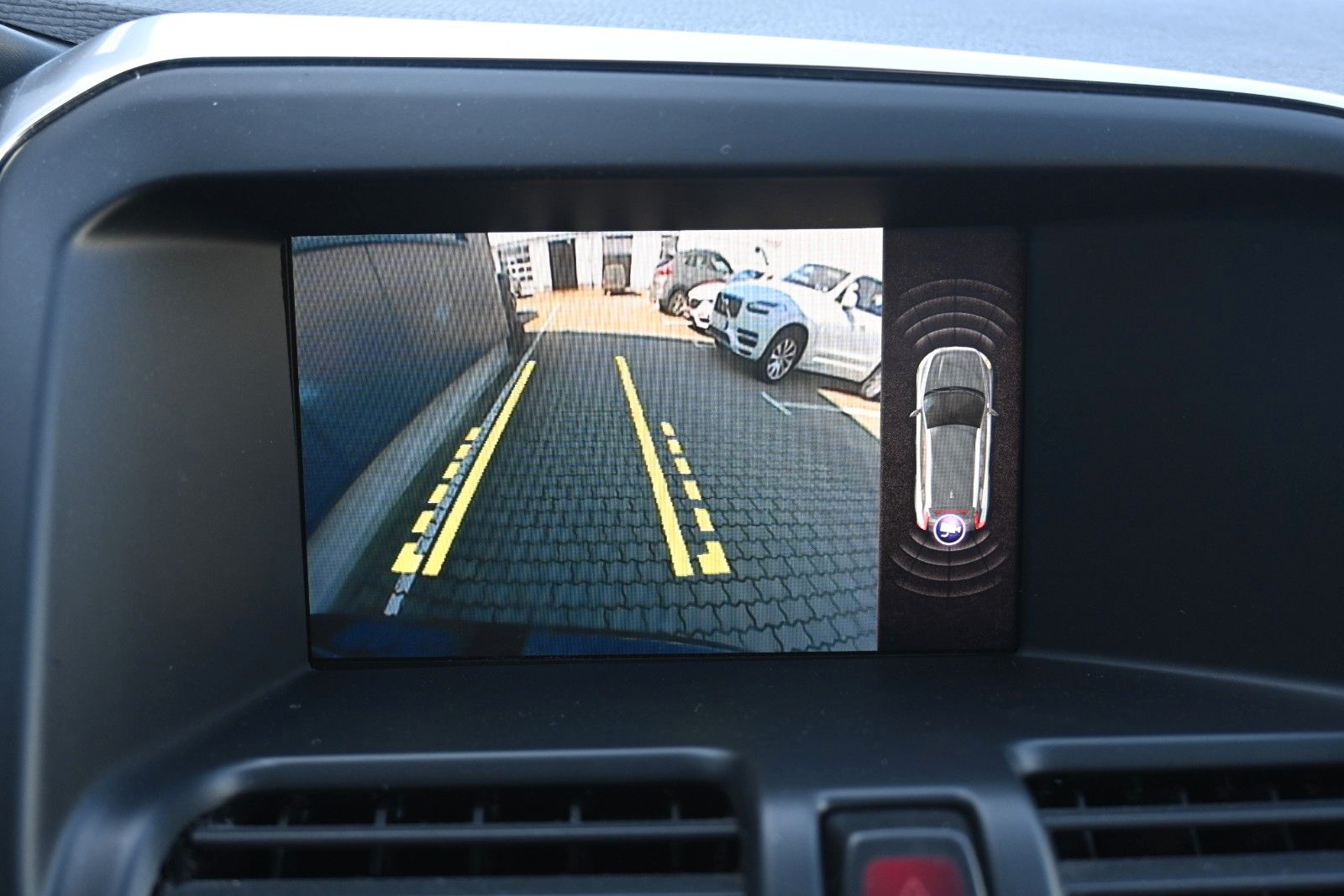Fahrzeugabbildung Volvo XC60 D4 FWD Autom. Summum*STDHZG*RFK*