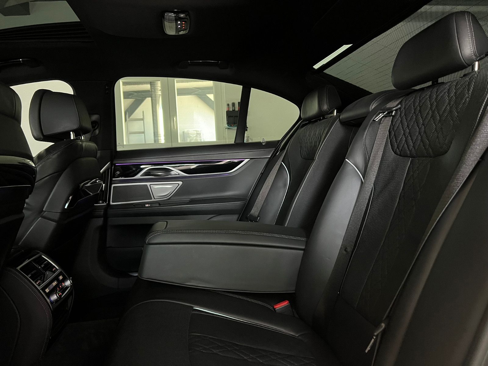 Fahrzeugabbildung BMW 750 d xDrive M SPORT/LASER/TOP VIEW/MASSAGE/19%