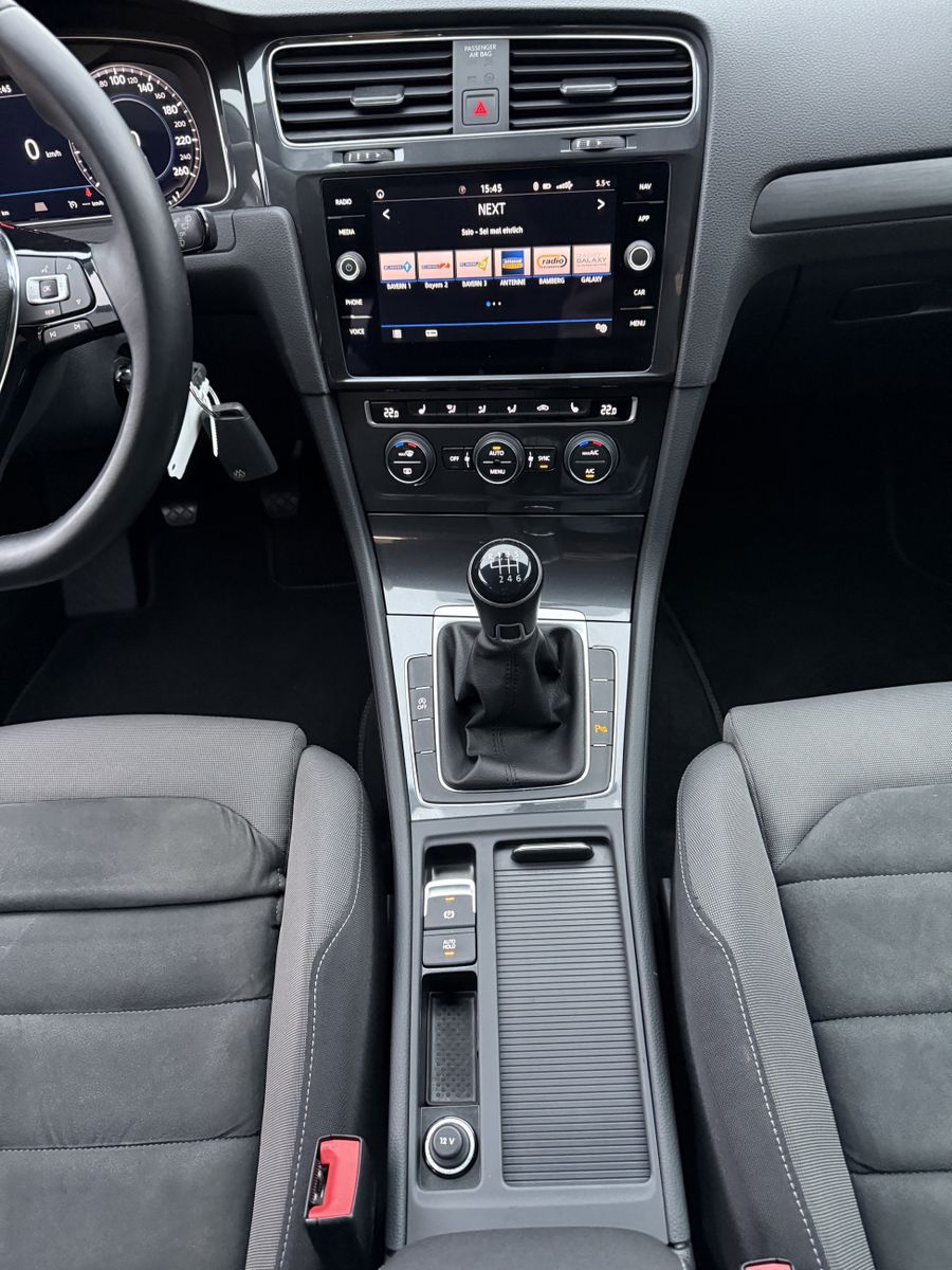 Fahrzeugabbildung Volkswagen Golf 1.5 TSI Comfortline BMT NAV+DIGDISPLAY+2HD