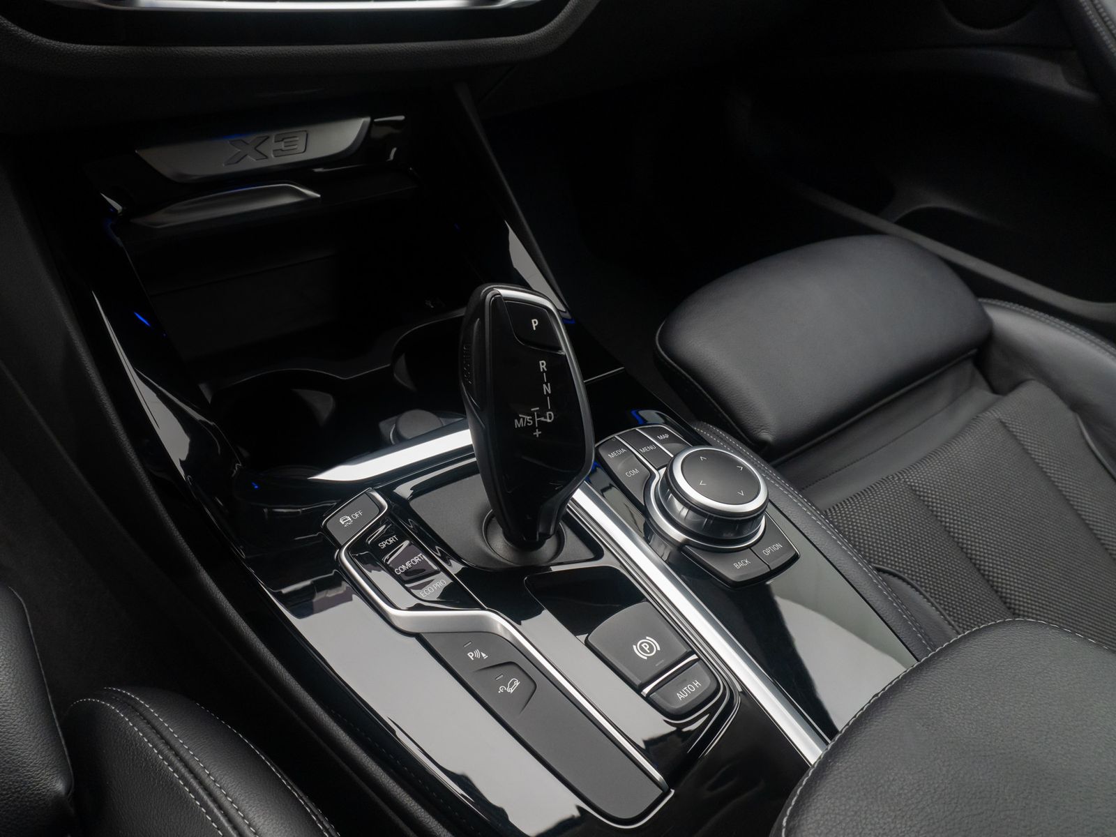 Fahrzeugabbildung BMW X3 xD20d  xLine Kamera DAB CockPit+AHK Sport 20"