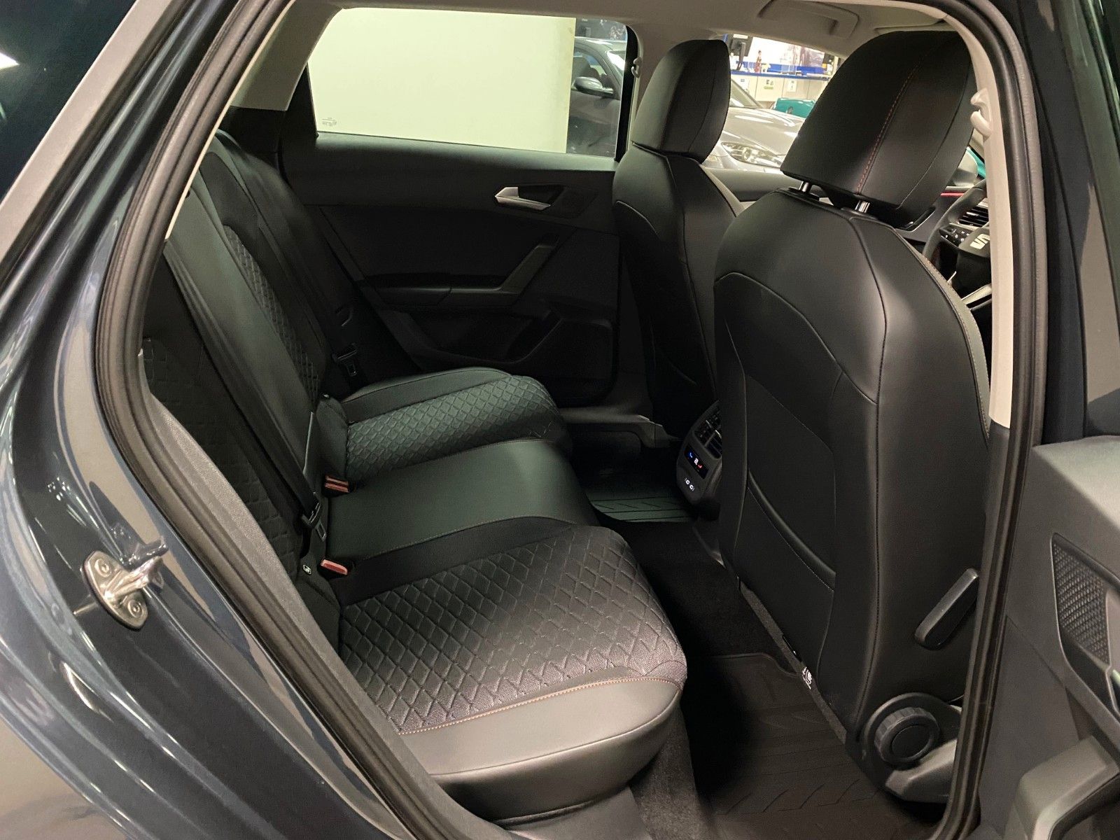 Fahrzeugabbildung SEAT LEON 1.5 TSI  ST FR+NAVI+CLIMATRONIC+ACC+SHZ++++