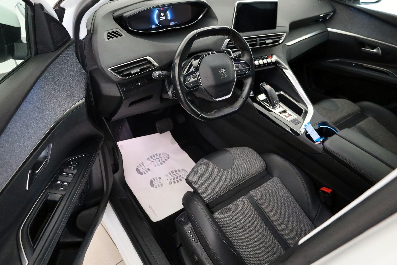 Fahrzeugabbildung Peugeot 5008 Allure 7 Si.,T.Leder,Navi,LED,SH,PDC,Kamera