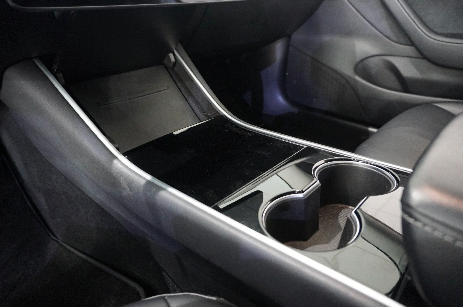 Fahrzeugabbildung Tesla Model 3 Standard Range Plus NAVI/KAMERA/SH/PANO