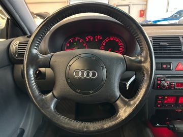 Audi A3 1.8  *Ambiente*Automatik*TÜV 0327*