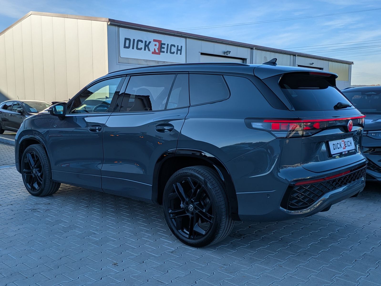 Fahrzeugabbildung Volkswagen Tayron 2.0 TDI 4M R-Line BLACK*7Si*MATRIX*PANO