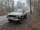 Toyota Hilux N60 Oldtimer - Toyota Hilux mit Benzin-Antrieb