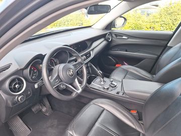 Alfa-Romeo Stelvio - 2