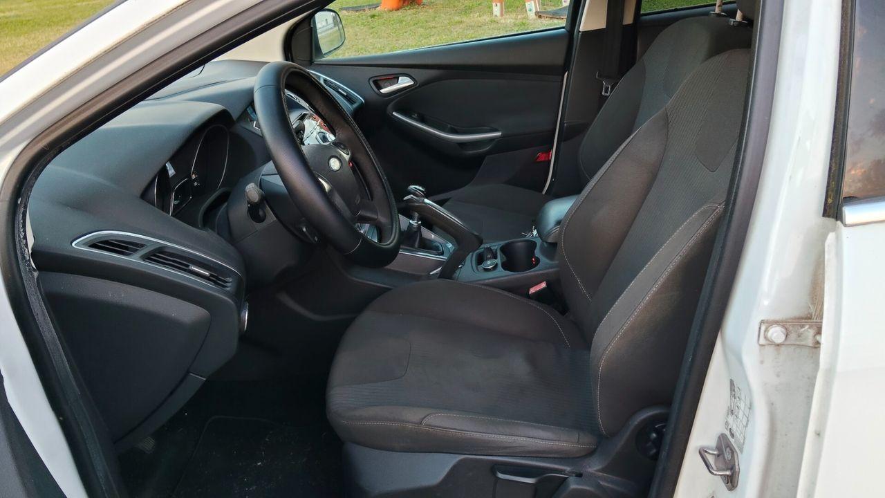 Ford Focus 2012 — photo 6