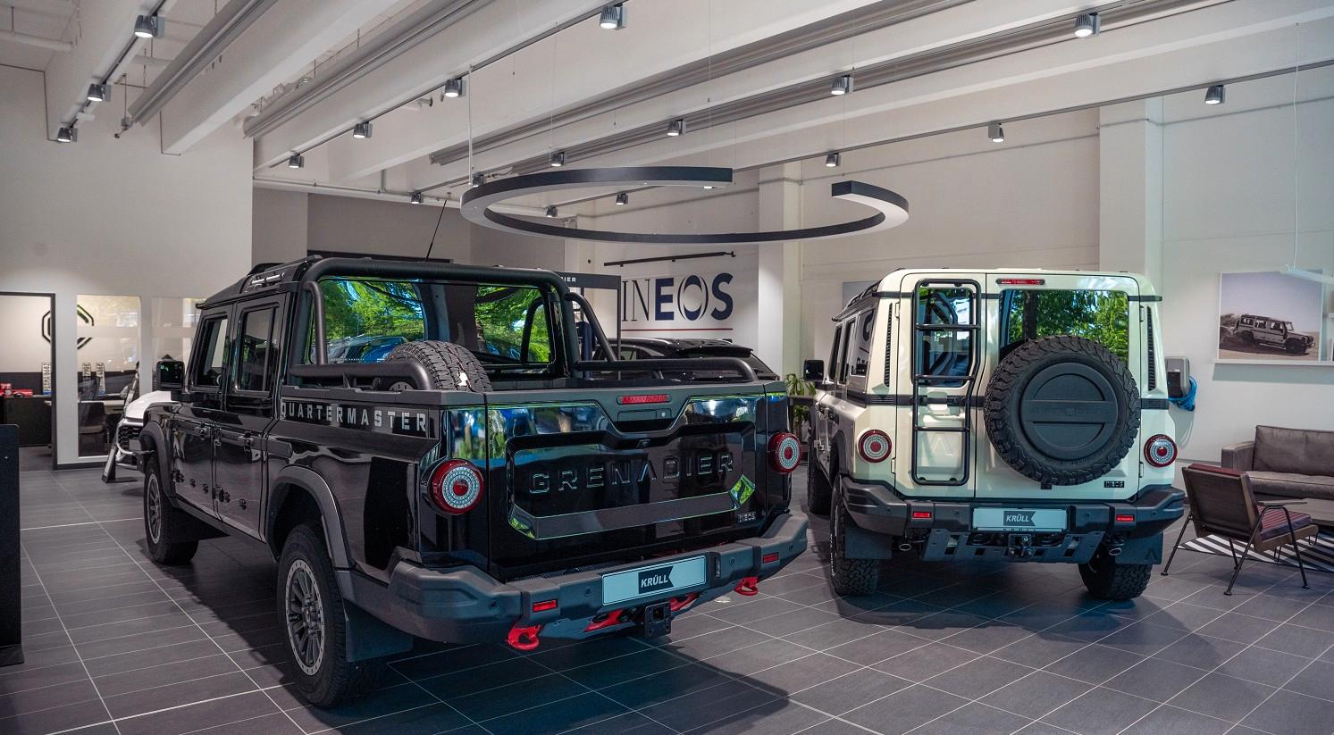 showroom-image-top