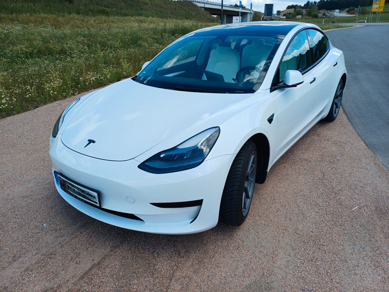 TESLA Model 3 RWD weiß/weiß 