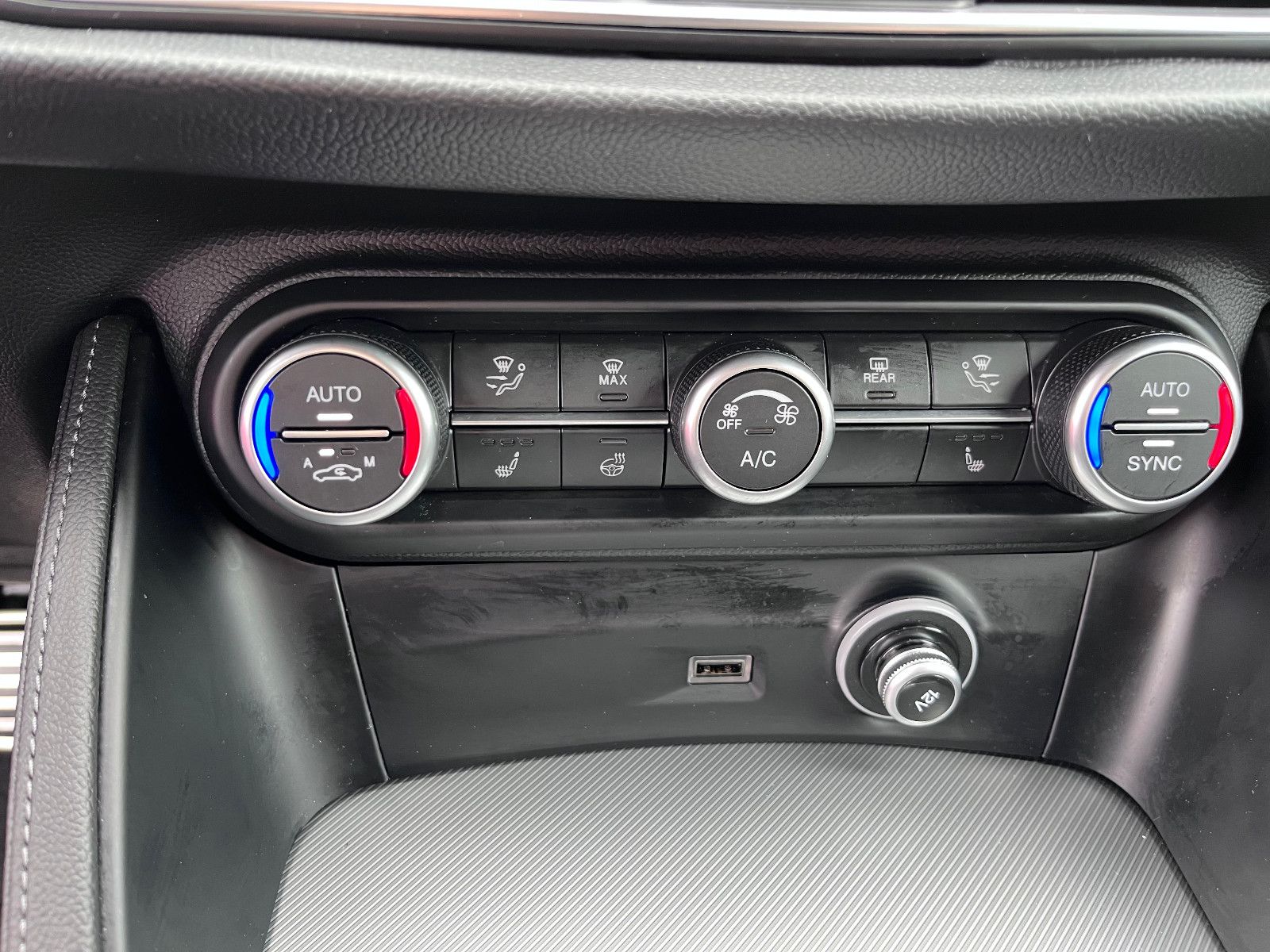 Fahrzeugabbildung Alfa Romeo Stelvio Veloce Q4