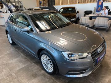 Audi A3 ambiente *BI-XENON*NAVI*TEMPOMAT*SZHZ*KLIMA*