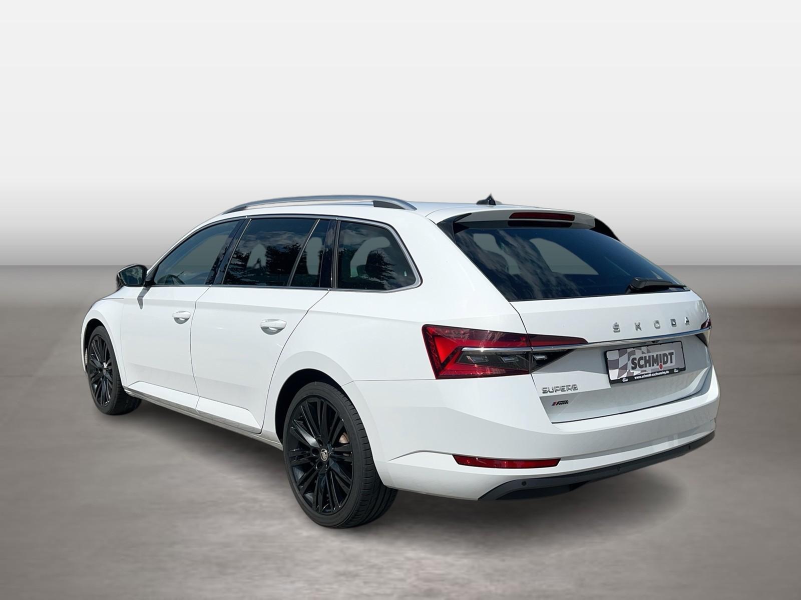 Skoda Superb Combi 2.0 TDI Style AHK RFK 19" NAVI ACC