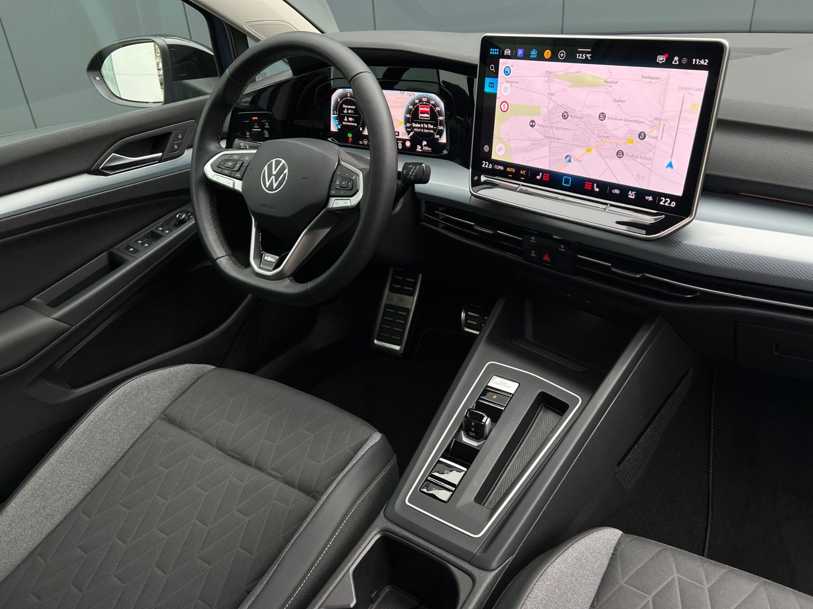 Fahrzeugabbildung Volkswagen Golf VIII Variant GOAL 2.0 TDI DSG *AHK, LED, "P