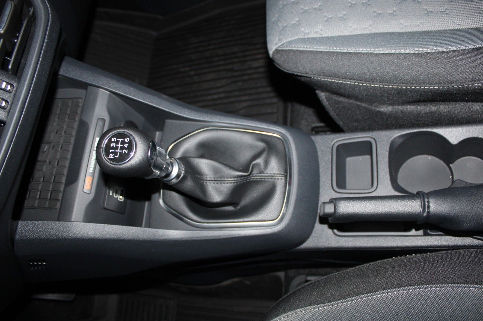 Fahrzeugabbildung Ford Tourneo Courier Titanium Kamera WinterPaket2 uvm