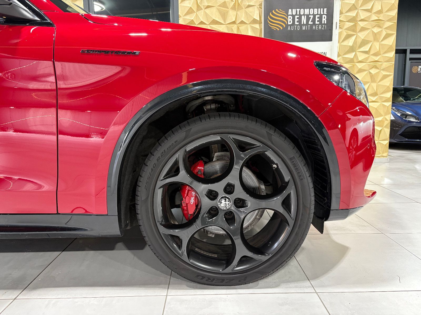 Fahrzeugabbildung Alfa Romeo Stelvio Competizione Q4/HARMAN/KARDON/KAMEERA