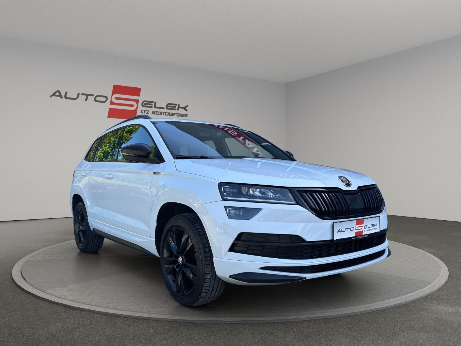 Fahrzeugabbildung SKODA KAROQ SPORTLINE DSG LED AHK APP KAMERA