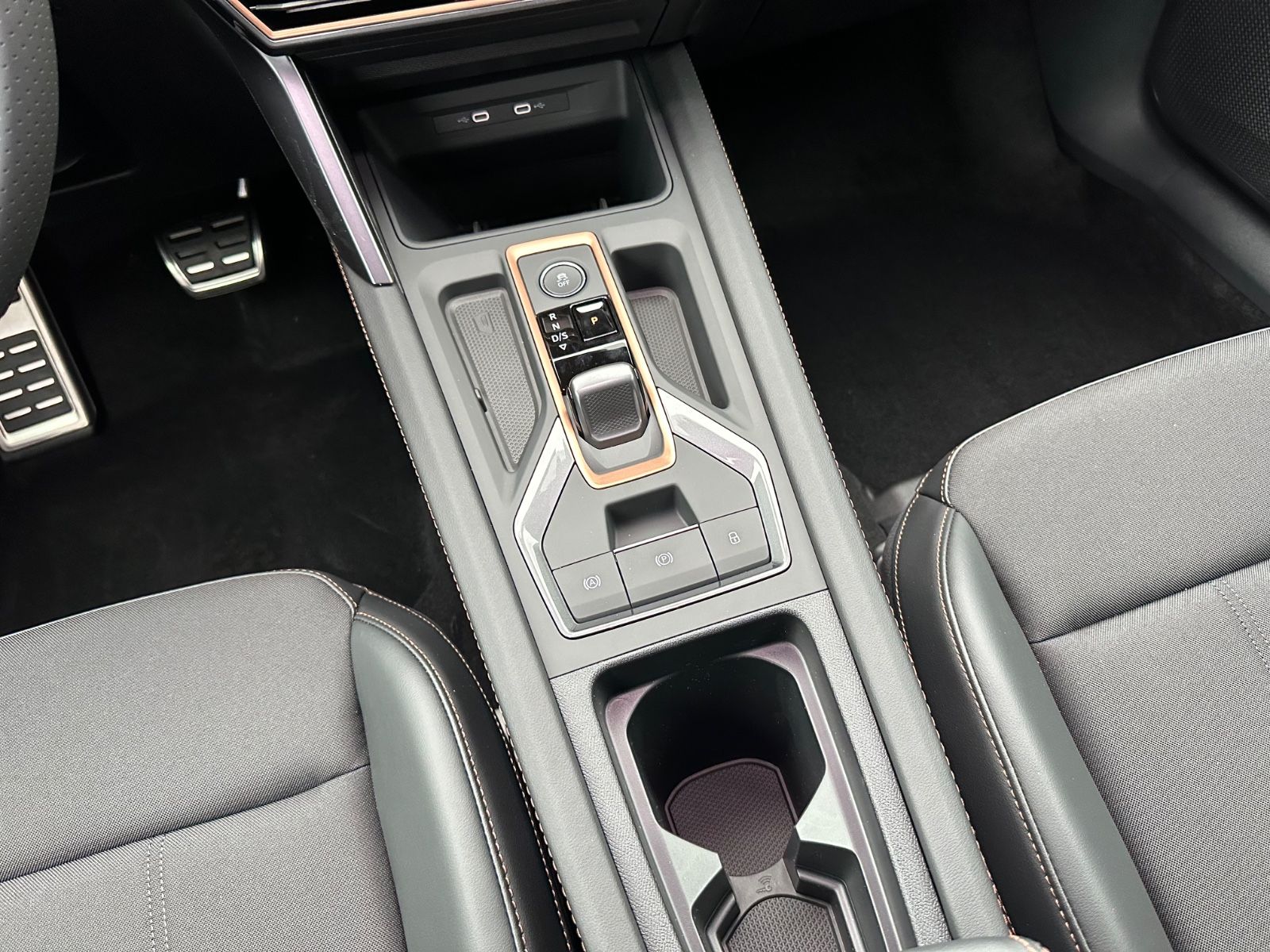Fahrzeugabbildung CUPRA Formentor 1.5 TSI DSG Navi/AHK/ACC/LED/Shzg./17"