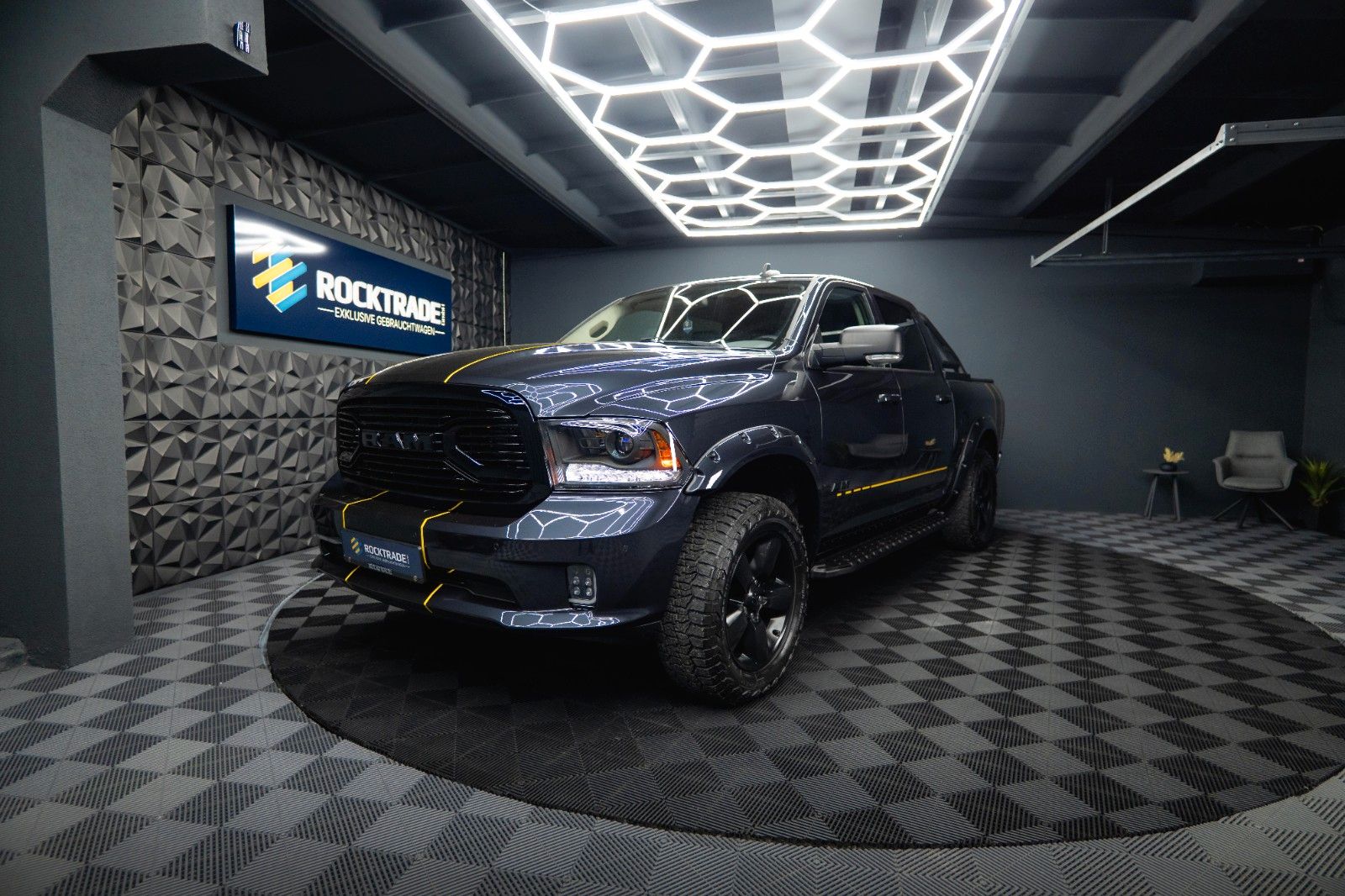 Fahrzeugabbildung Dodge RAM 5.7 V8 HEMI 4x4 OFFROAD Night-Paket *LED*AHK