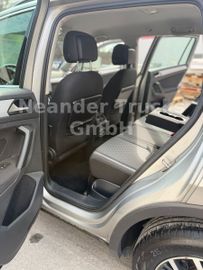 Volkswagen Tiguan - 12