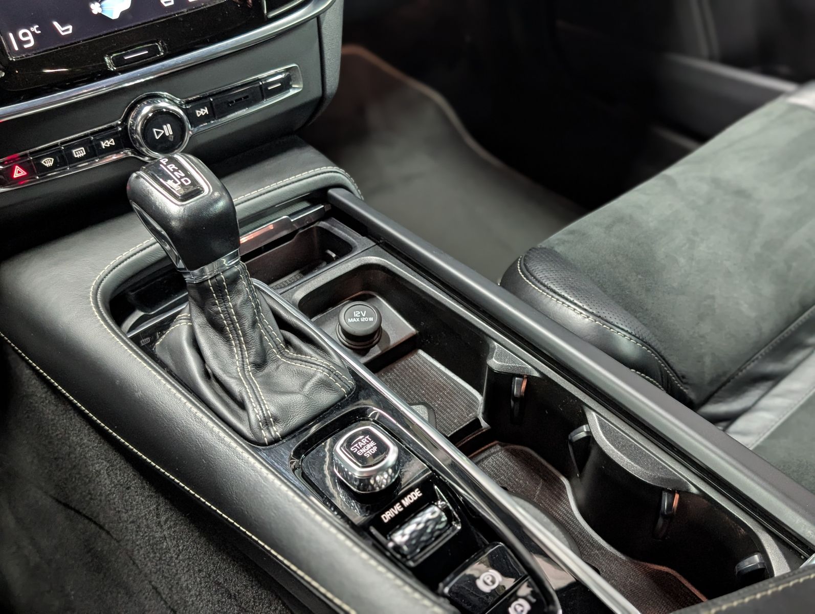 Fahrzeugabbildung Volvo V90 R Design VIRT MEMO KAM SHZ LEDER LED APP 19"