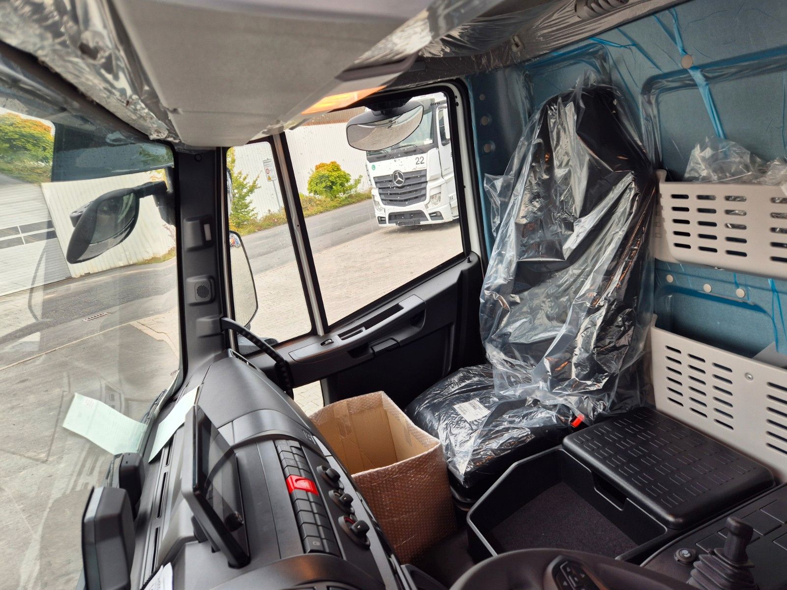 Fahrzeugabbildung Iveco Eurocargo ML120EL25/P Böse Schiebeplanen LBW AHK