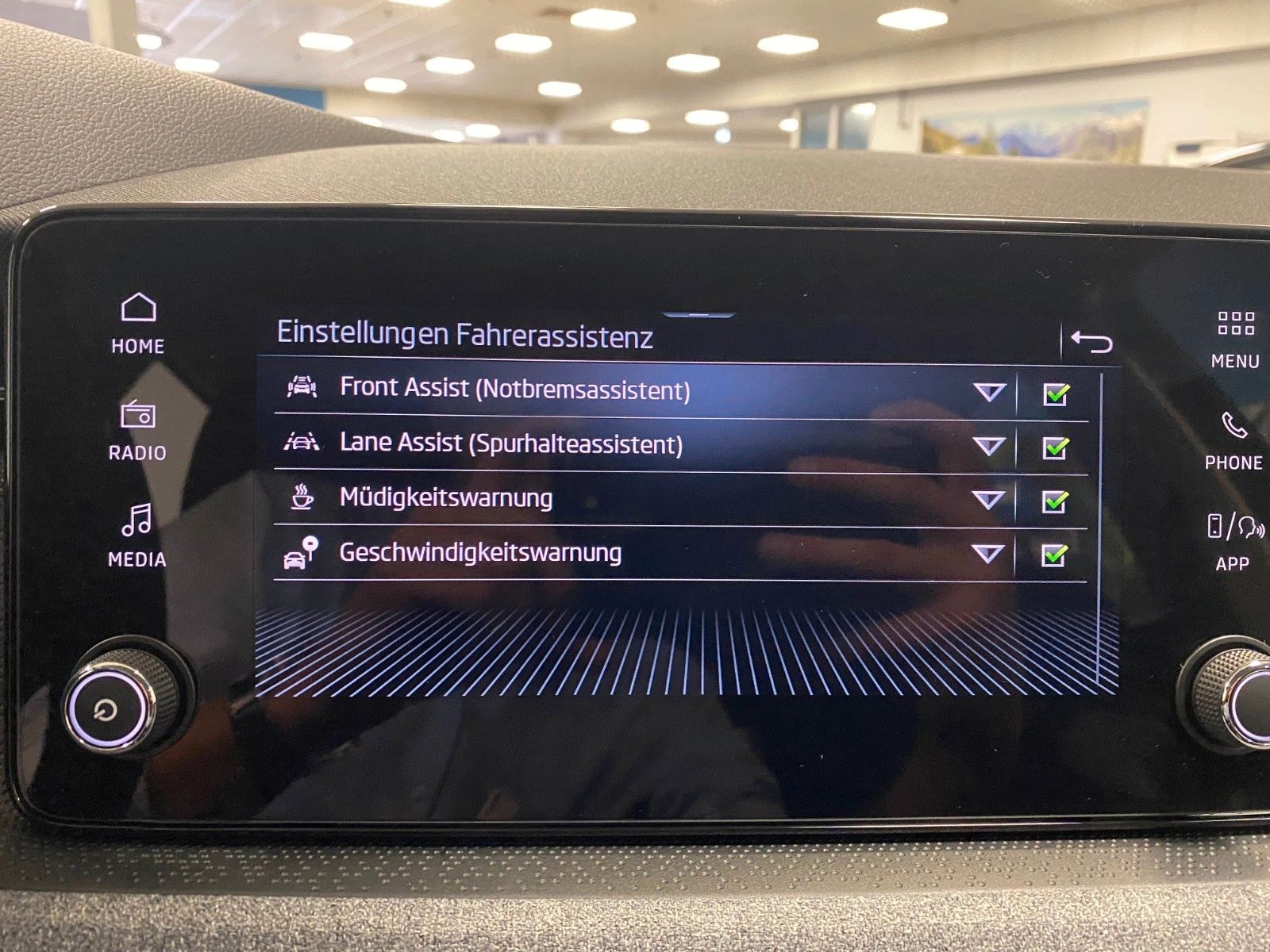 Fahrzeugabbildung SKODA Kamiq 1.0 TSI DSG Selection+KAMERA+PDC+16"Alu+BC