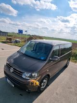 Volkswagen VW T5 CARAVELLE 2015 2.0 TDI Automatik - Volkswagen T5 Caravelle mit Diesel-Antrieb: Kleinbus, 2.5