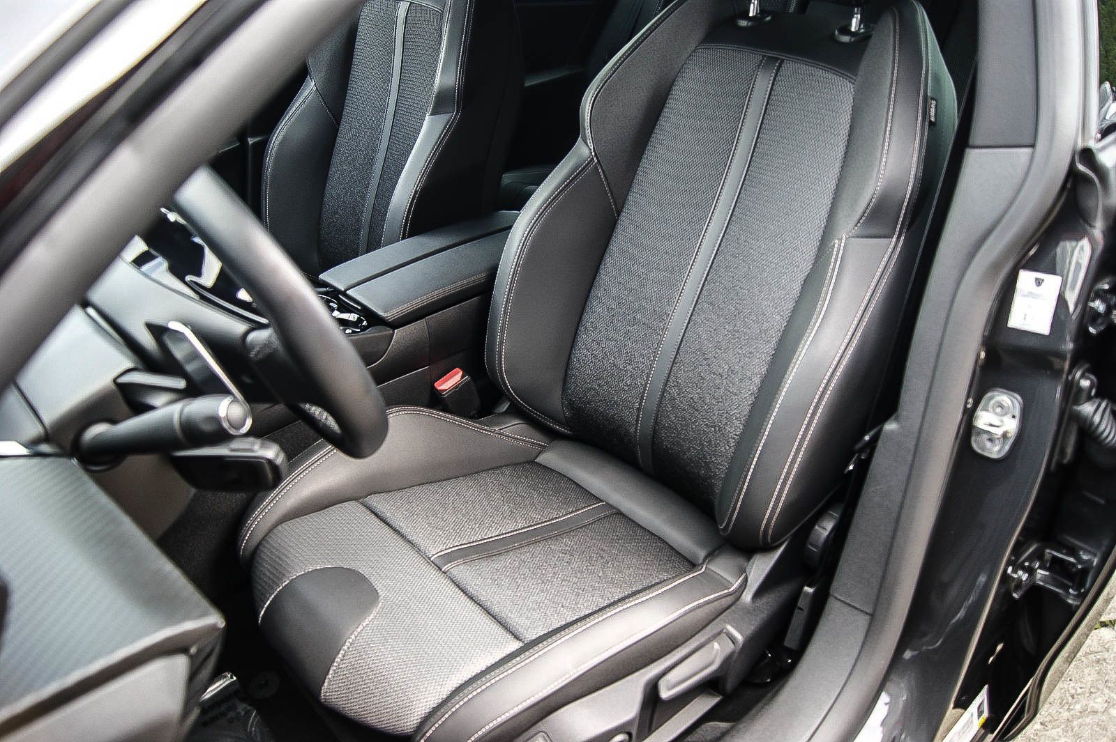 Fahrzeugabbildung Peugeot 508 SW Hybrid 225 Allure ANHÄNGERKUPPLNG LED ACC