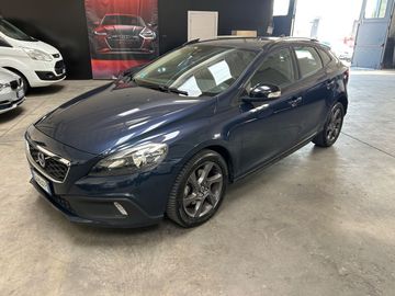 Volvo V40 Cross Country - 1