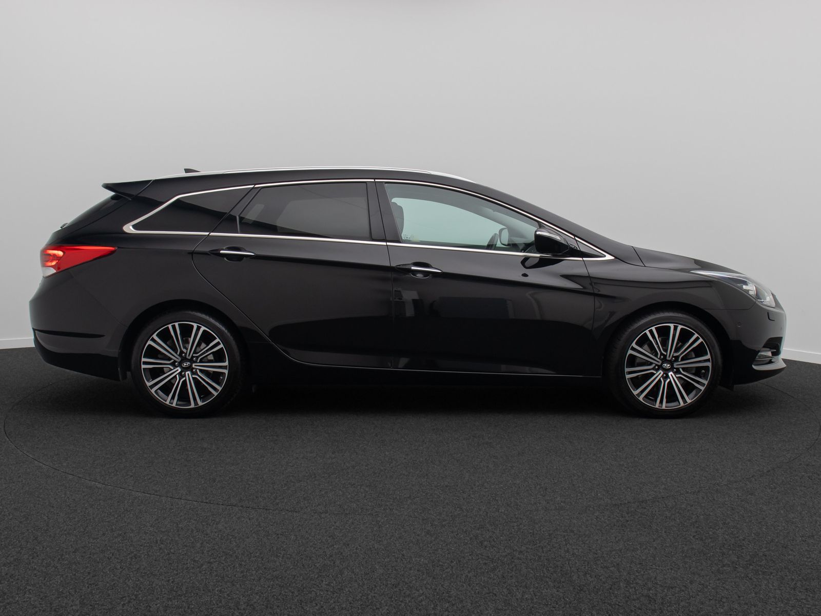 Fahrzeugabbildung Hyundai i40 Premium Kamera DAB Memory InfinitySound 18"