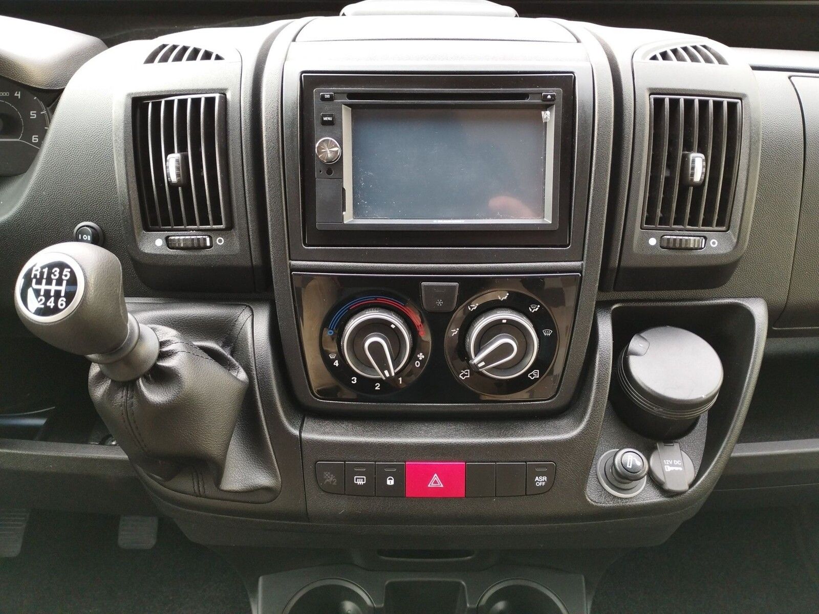 Fahrzeugabbildung Sunlight T 65 SAT,Markise,Fahrradträger,TV,Navi