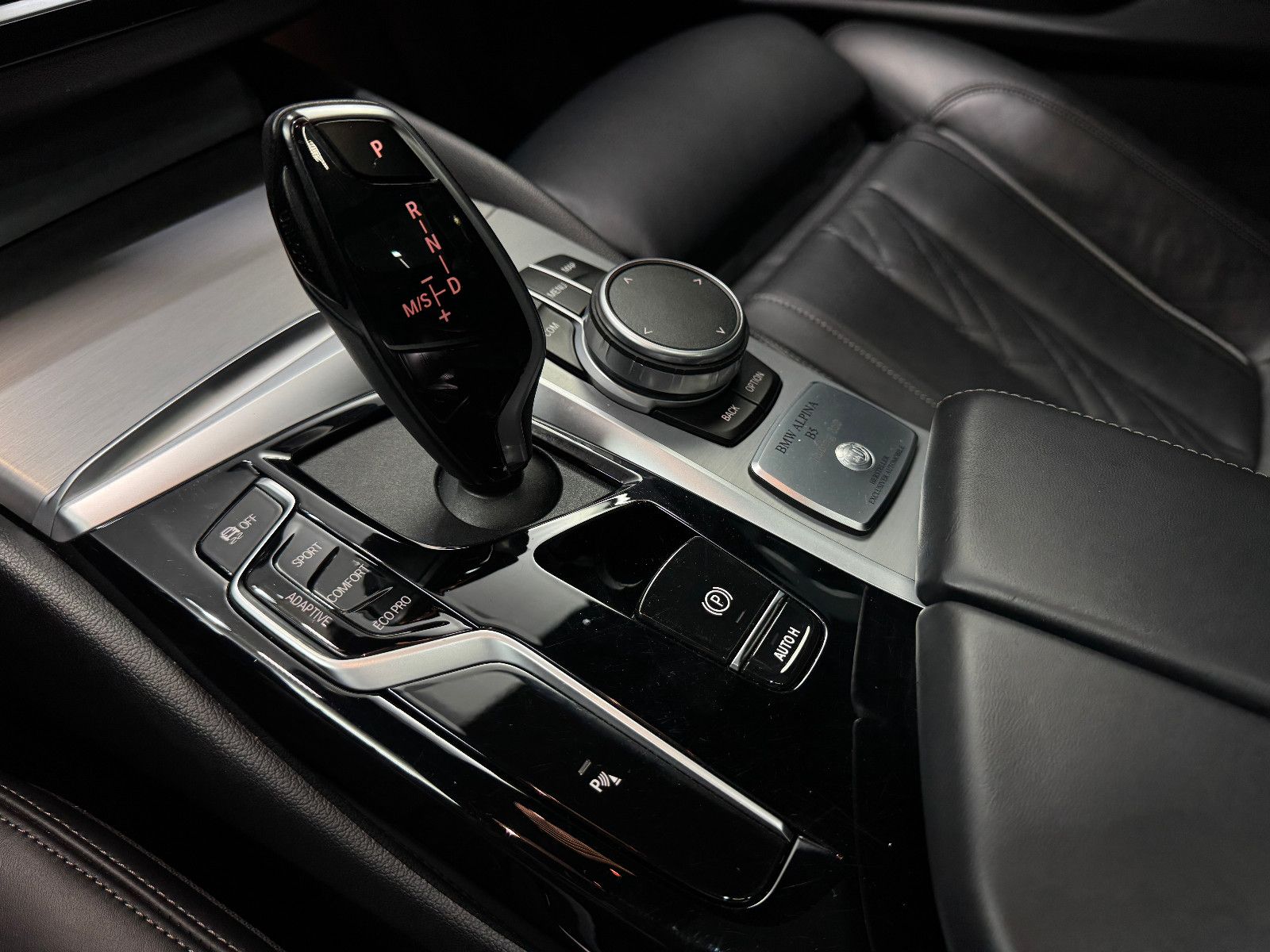 Fahrzeugabbildung ALPINA B5 4.4 Touring|LASER|PANO|HEAD-UP|VOLL