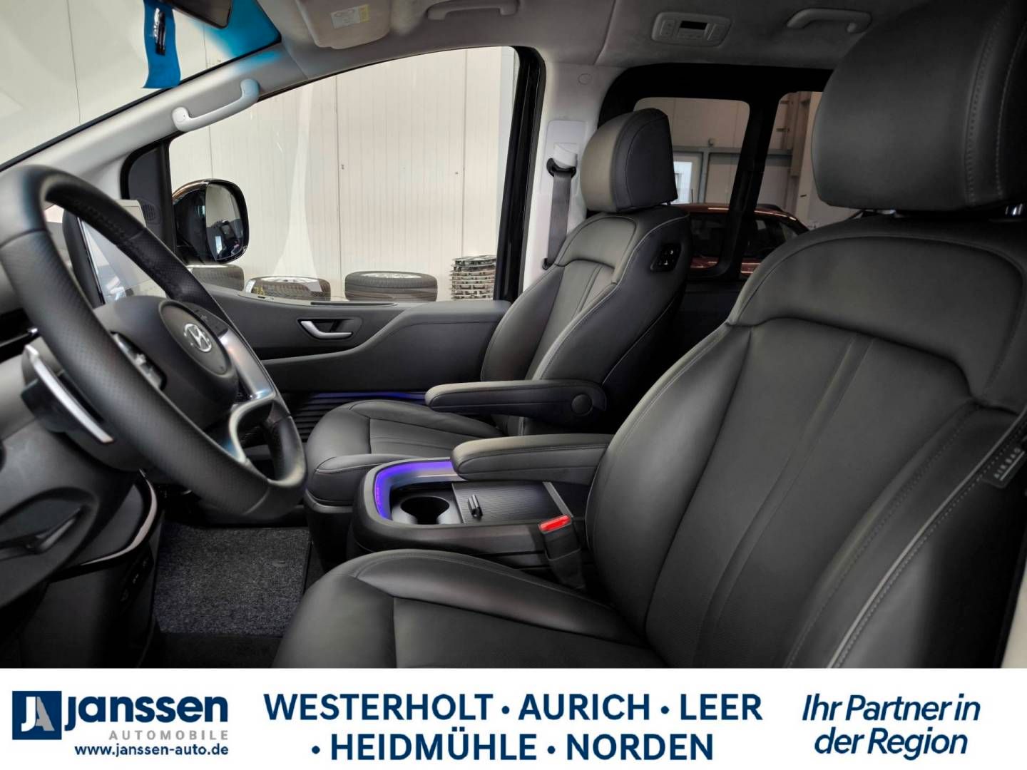 Fahrzeugabbildung Hyundai STARIA SIGNATURE