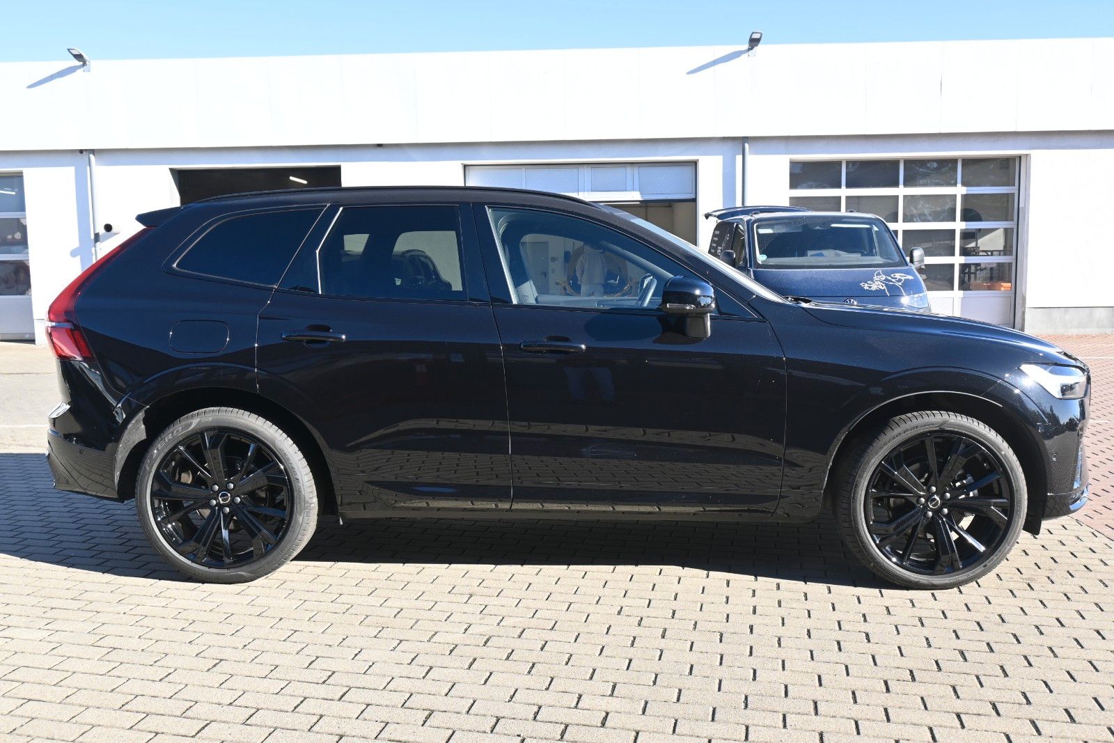 Fahrzeugabbildung Volvo XC60 B5 AWD Plus Black Edition*FSHZG*PANO*360°*