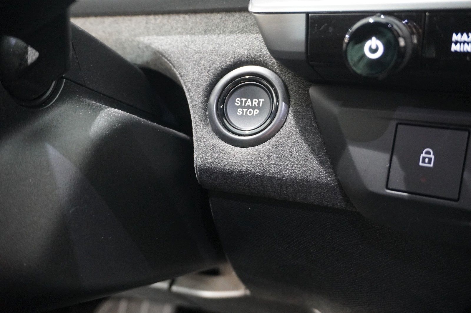 Fahrzeugabbildung Opel Grandland 1.2 GS SPORT HYBRID NAVI/LED/KAMERA/SH