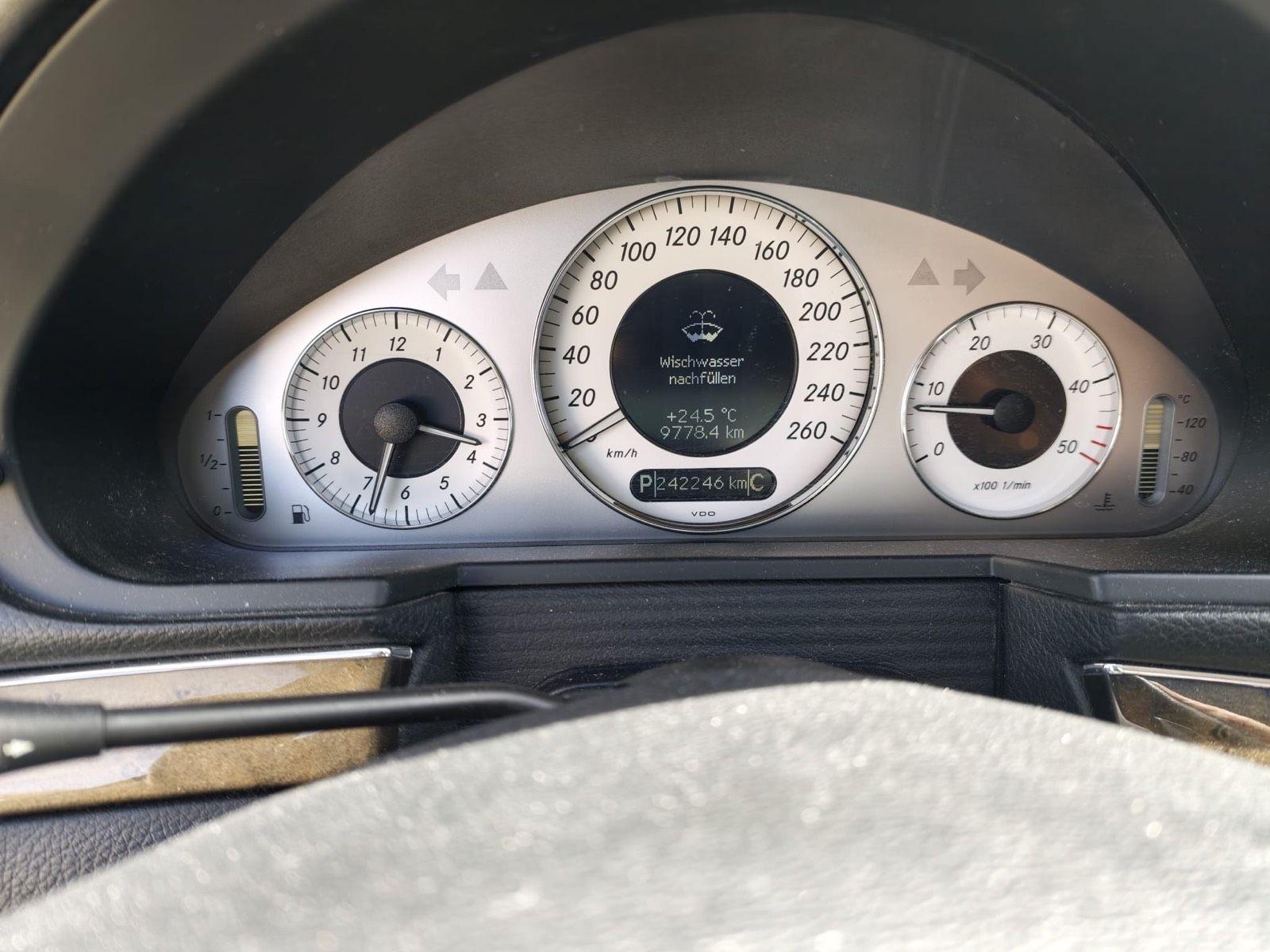 Mercedes-Benz E320 2008 — photo 10