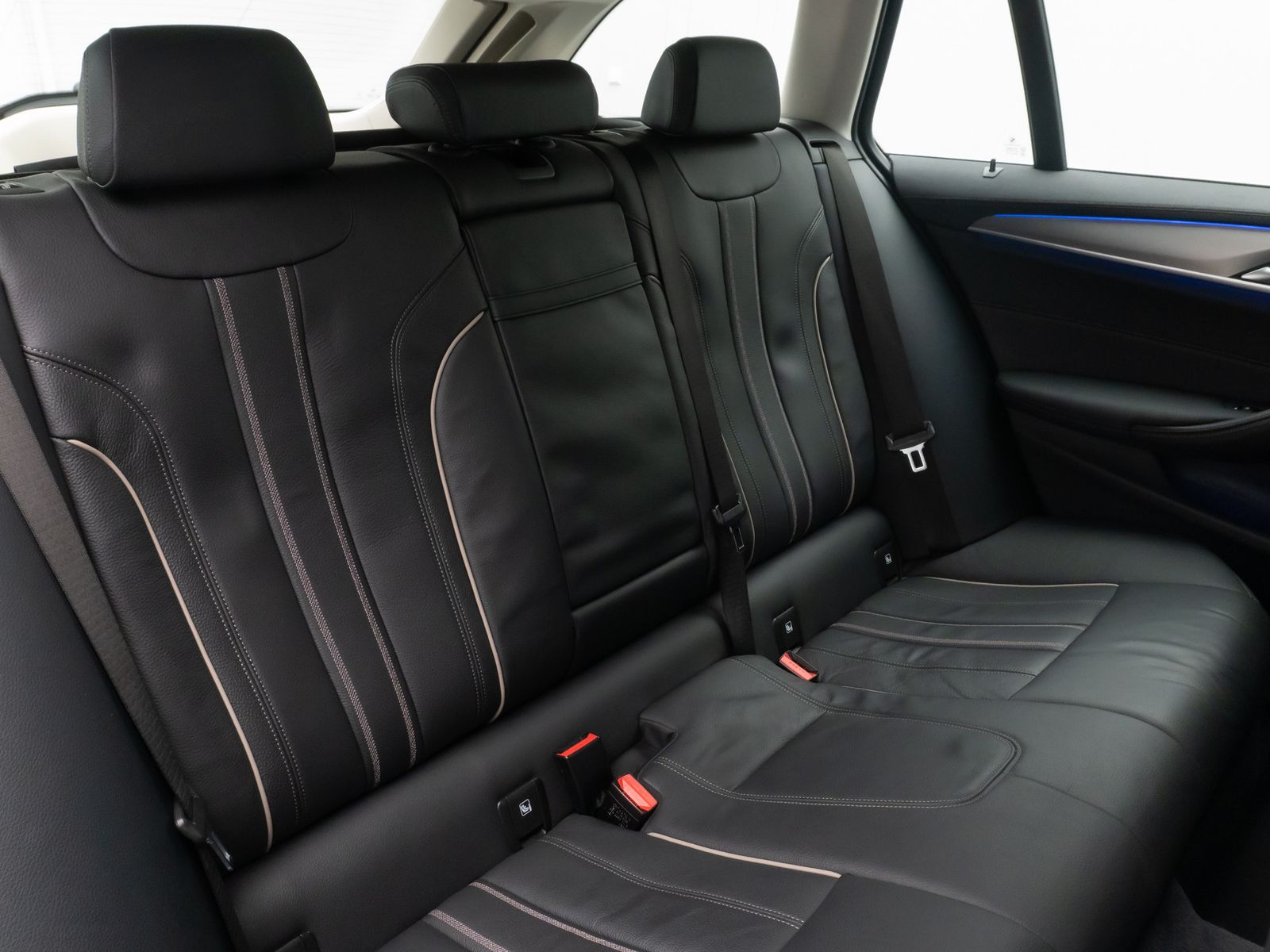 Fahrzeugabbildung BMW 530d xD Luxury Line Kamera HUD DAB H/K Laser AHK