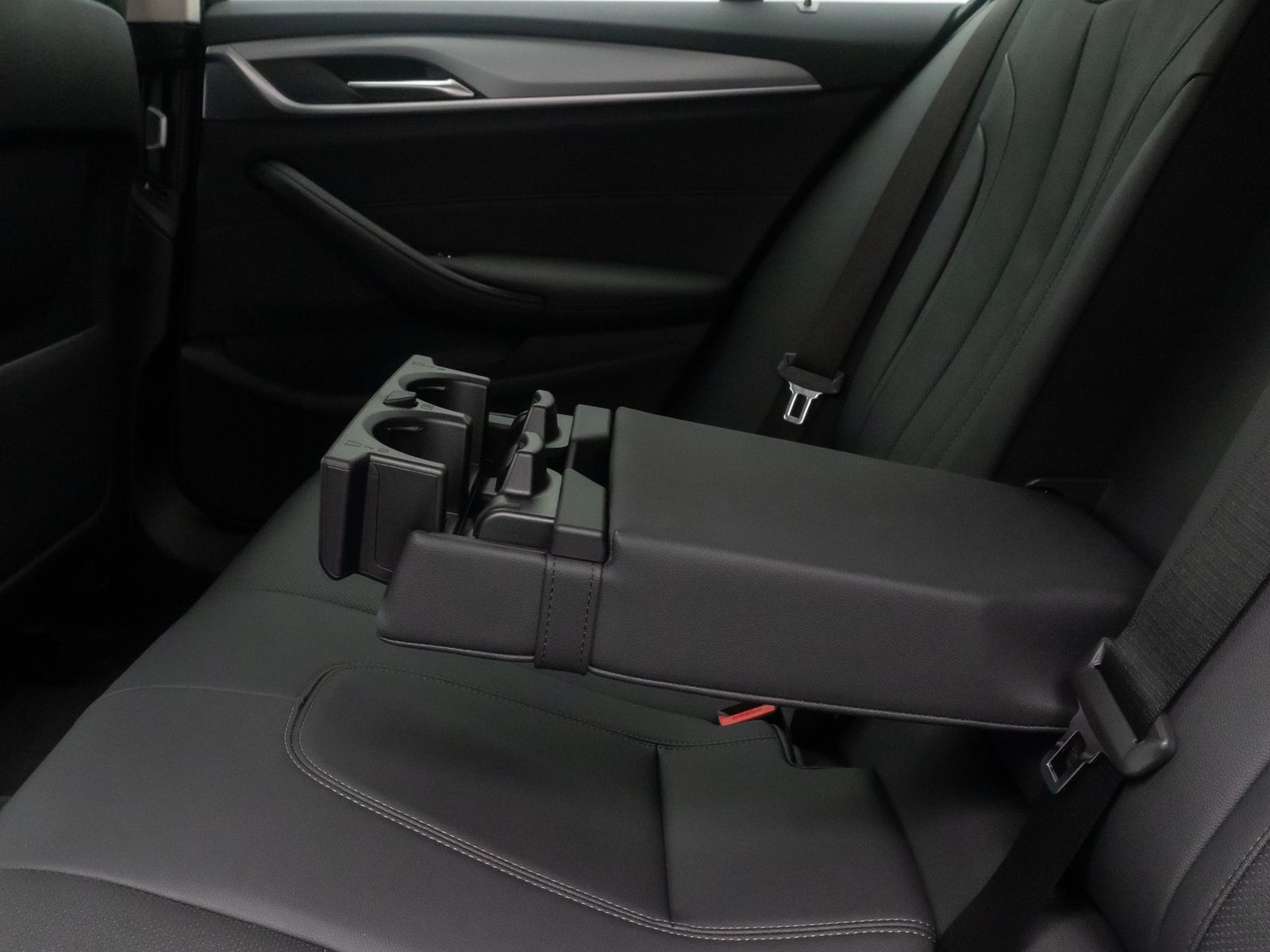 Fahrzeugabbildung BMW 520d xD Alarm Kamera DAB HUD 4xKlima Leder