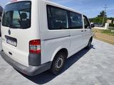 Volkswagen T5 Transporter Bezin 2.0L 9 Personen - Volkswagen T5 mit Benzin-Antrieb
