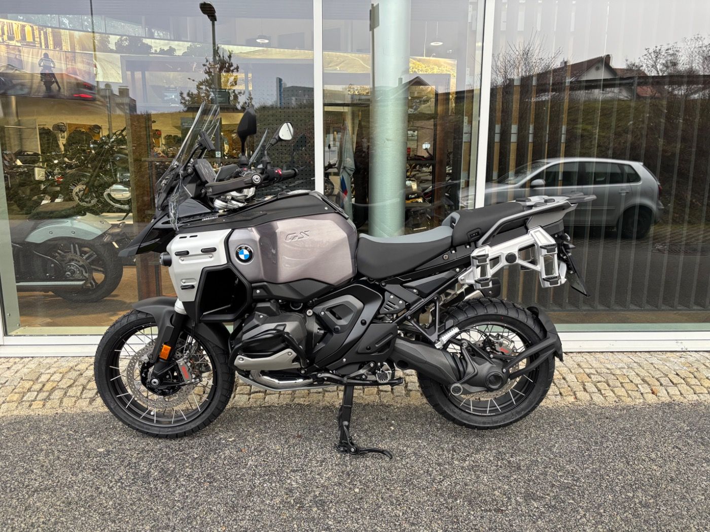 Fahrzeugabbildung BMW R 1300 GS Adventure Triple Black