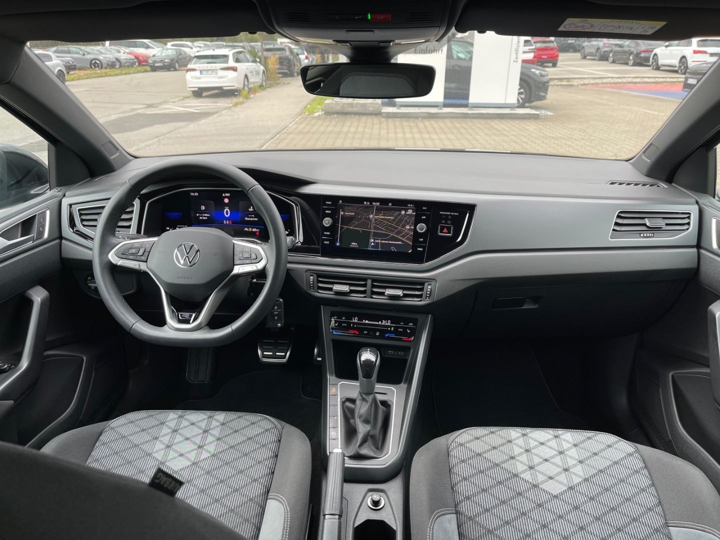 Taigo 1.0TSI DSG R-Line - NAV*IQ*BLACK*KAMERA*1H